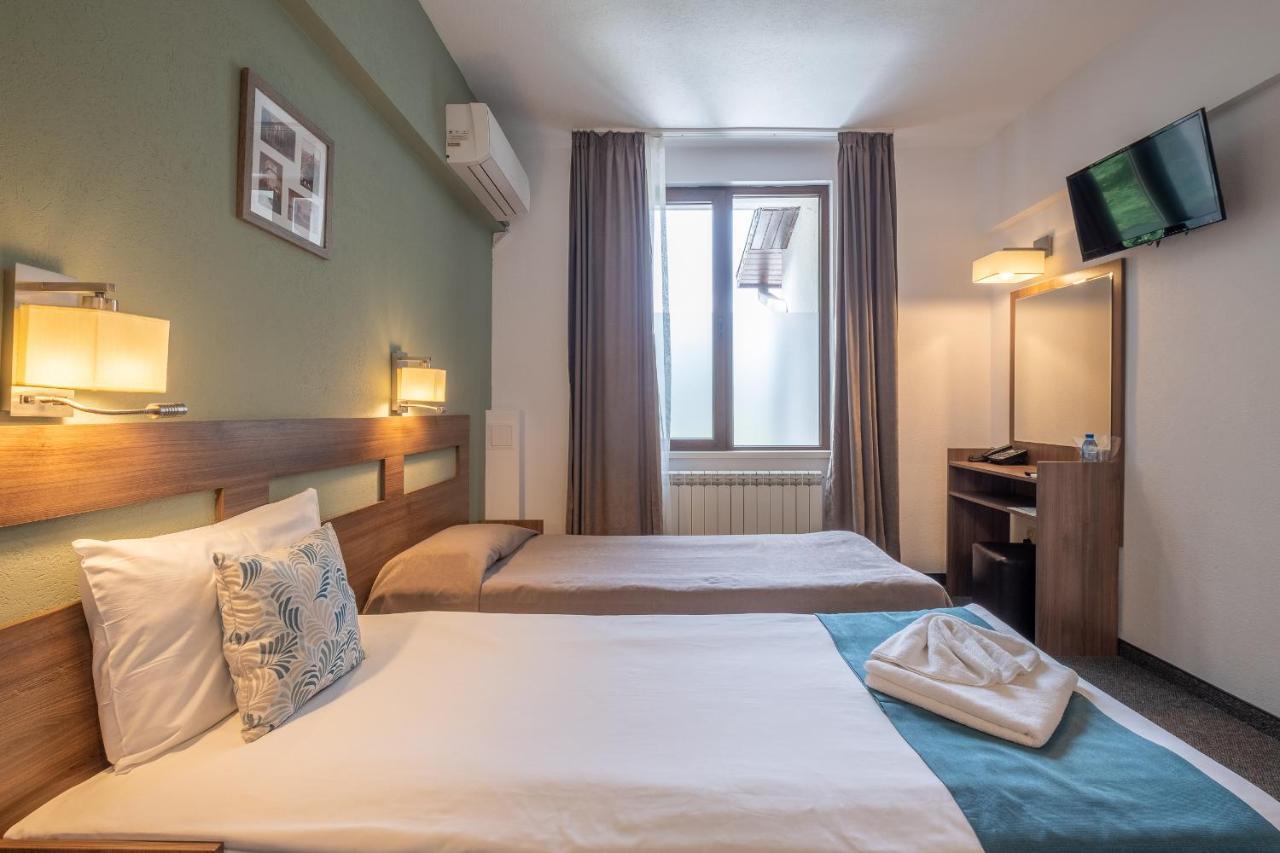 Park Hotel Asenevtsi Veliko Tŭrnovo Exterior foto