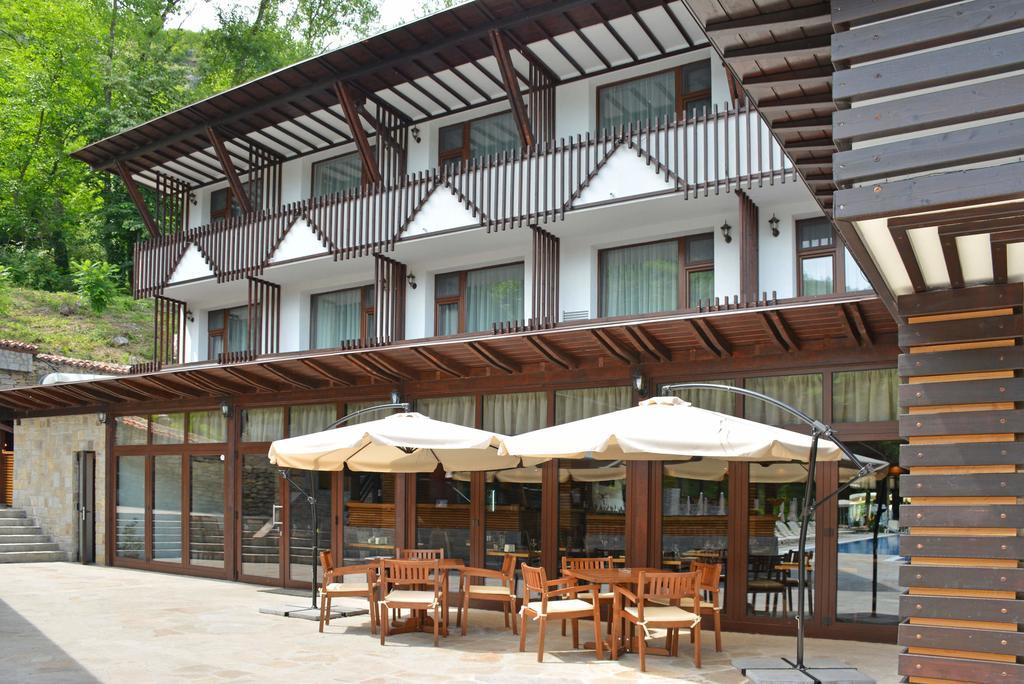Park Hotel Asenevtsi Veliko Tŭrnovo Exterior foto