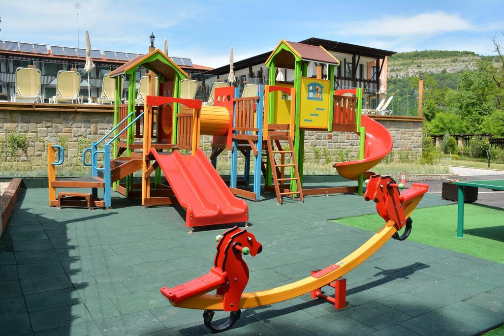 Park Hotel Asenevtsi Veliko Tŭrnovo Exterior foto